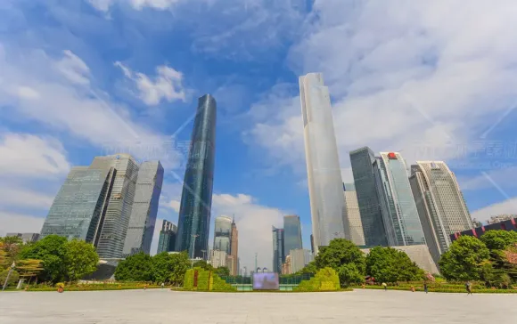 广州城市广场风光：现代都市的活力画卷_(5760x3840)
