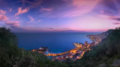 黄昏城市天际线，宁静海畔夜色美8192x5120