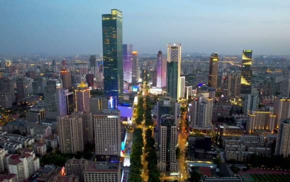 4K南京：黄昏下的繁华都市景象